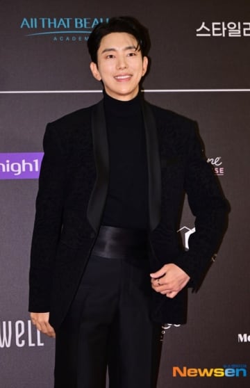 ユン・ヒョンミン、サウナで人命救助…救急隊に感謝も