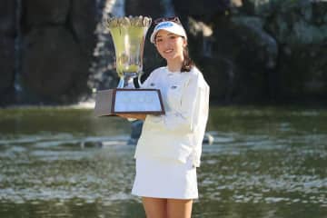 女子ゴルフV副賞「米600kg」＆「飲料3年分」を全部寄付　脇元華、子ども思いの粋な理由「実は私自身も、ひとり親家庭で育ちました」