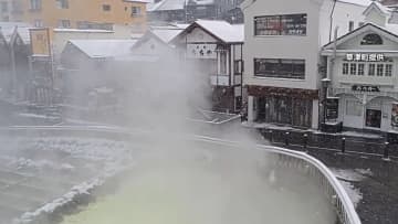 最強寒波でホワイトアウトも　「想定外の大雪」日光で車立ち往生…バス接触　氷点下の草津温泉では強風　今夜からあすも積雪警戒