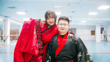 四川大地震でがれきの中から救出された少女、17年後に命の恩人と結婚―中国