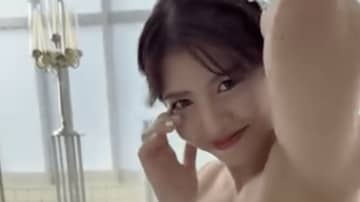 ぱんちゃん璃奈、ウェディングドレス姿で「脇見せ」　ムエタイに挑戦し豪快肘打ち披露