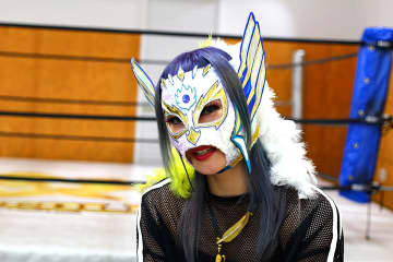 マスクをかぶることは宿命　謎のマスクウーマンが明かす“流血事件”の裏側「ケガから守ってくれた」