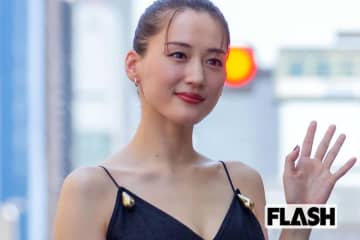 綾瀬はるか「CM露出ランキング」で見せた根強い魅力…ユニクロ “上半身裸CM” で物議も、透明感と親近感は抜群