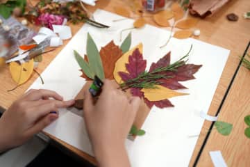 落ち葉が芸術作品に変身　中国天津市