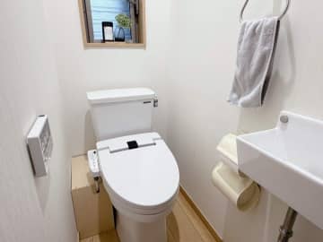 【トイレ収納】清潔感が台なし！整理収納のプロが教える「やってはいけないNG収納」3選