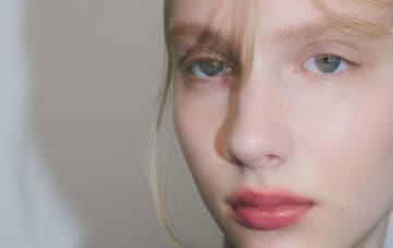 黒に似合う「メイクの色」 甘くも辛くもない「都合のいい色」