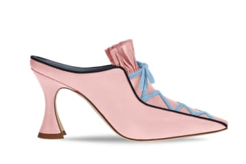 マノロ ブラニクからマリー・アントワネット着想のパンプス、ドレスのようなリボン＆プリーツ