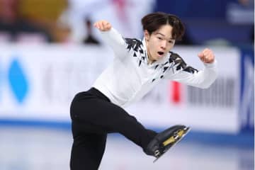 鍵山優真、自己ベスト更新108.77点の会心演技でSP首位発進！ 佐藤駿が２位、世界王者マリニンは３位【フィギュアGPファイナル】