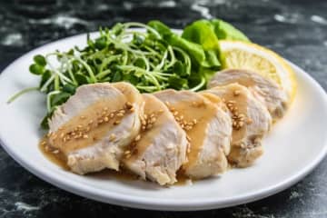 ロバート馬場『鶏肉の冷しゃぶ』の作り方を公開！”ふんわり柔らか”絶品に仕上げる切り方も伝授…主婦から感謝のコメント多数「タンパク質発酵食品最高」「ダイエット中の私にピッタリ」
