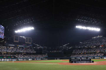 「驚くほど美しい」エスコンに舞い降りた“韓国人気チア”、ユニ姿＆舞台裏ショット披露！ ファン絶句「完璧な美貌」「天使みたい」