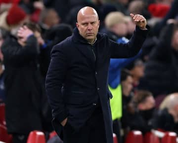 「解任はやむを得ない」「厳しすぎる」“スロット解任”がトレンド入り！14戦４勝の不振リバプール、指揮官交代論に賛否両論「次に負けたらいよいよ」「ワタル使ってくれる監督就任しないかな」