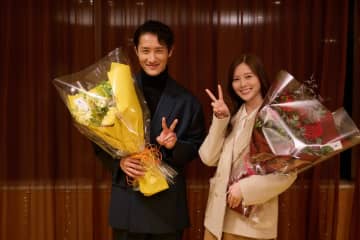 岩本照＆白石麻衣、『恋する警護24時 season2』クランクアップ　「ご縁に恵まれて良かった」