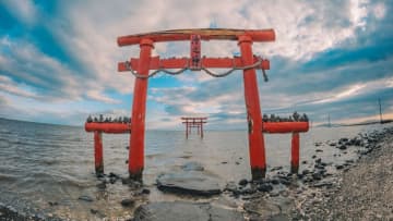 “沈み鳥居”に“連続鳥居”…神々しい空気をまとう全国の鳥居10景【一人旅研究会の“日本”ノスタルジック写真館】