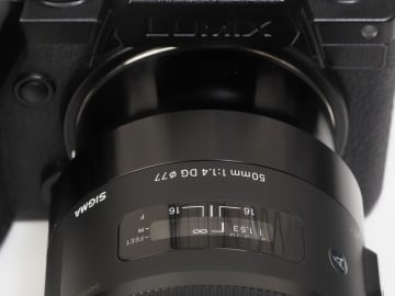 赤城耕一の「アカギカメラ」 第130回：満足いく画質でなにより安い。コスパ良好なミラーレス移行期のレンズを楽しむ