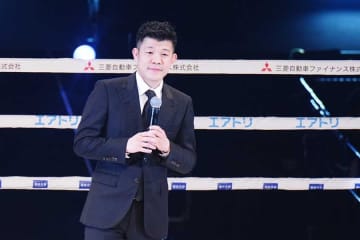 日本の元世界チャンプが衝撃対面…24戦無敗の“現役最強”ヘビー級戦士に反響「身長差が凄い」