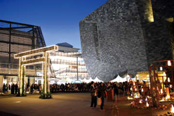 日本文化テーマにフェス　「湘南乃風」メンバーのSHOCK EYEさんプロデュース「JAPANUP FES」　埼玉・所沢のところざわサクラタウン　光る鳥居とイルミネーションの点灯式も