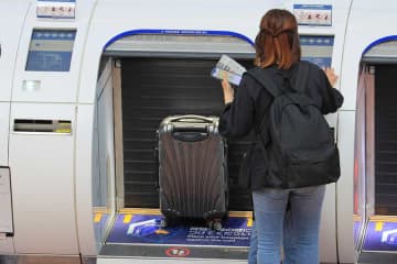 「預け手荷物に入れていい？」　飛行機利用時にうっかり入れてしまいがちなアイテム　航空会社が注意を呼びかけ