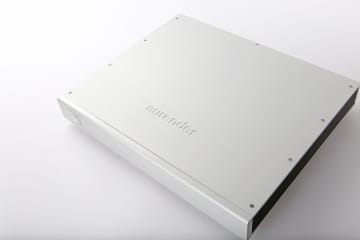 Aurender、ブランド初のオーディオ用スイッチングハブ「NH10」