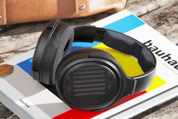 FIIO、折りたたんで持ち歩ける平面磁界ヘッドホン「JT7」。独自開発95×86mmドライバーを搭載