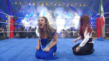 「露骨なイジメよ！」いったい何が？ 美女レスラーがブチギレ…祝勝会が“まさかの出来事”で台無しに ファンからは「お約束」のツッコミも