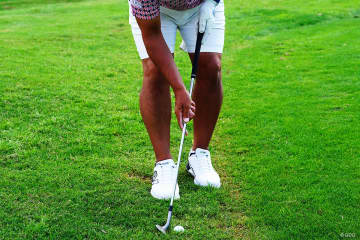 ラフの正解は2通り「上からコツン」or「バンカー風」【藤田寛之アプローチのレシピ#12／ボールが沈んだラフ】