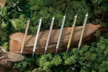 天然木×メタルの質感が良き！ 鉛筆みたいなシャープペン「木物語」