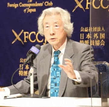 83歳・小泉純一郎元首相、スーツ姿でカリスマ存在感　元フジ・田中大貴アナと2ショ「変わらず素敵でした」