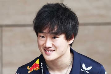 F1角田裕毅が投稿した1枚が意味深「もしかして2027は…」「すごい絵」　挟んだ2人に注目