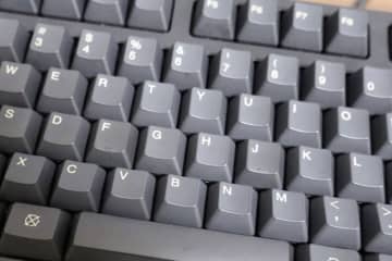 キーボードの中の汚れ、気にしたことある？ 3年放置した“パンドラの箱”を開けて大掃除してみた【テレワークグッズレビュー】