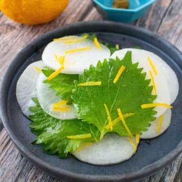 【コレ作ったら大根すぐ無くなる！】切って漬けるだけで料亭級♪ゆず香る大根と大葉の甘酢漬け