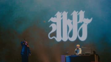 Creepy Nuts、2025年に海外で最も聴かれた日本の楽曲「オトノケ」ライブ映像を公開