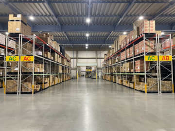 三菱食品×亀田製菓／菓子共同物流センター開設、年300台配送車両を削減