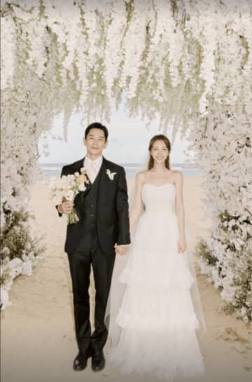 ドラマ共演で結婚した韓国人俳優カップル、バリでの極秘挙式の様子を公開!!