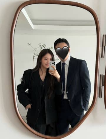 ヒョミン（T-ARA）、金融マンの夫とウンジョンの結婚式に同伴出席…仲睦まじいツーショットを公開