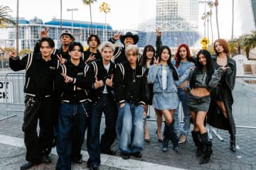 PSYCHIC FEVER＆f5ve、ロサンゼルスで熱狂パフォ