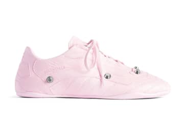 バレンシアガ「City スニーカー」アイコンバッグ「ル・シティ」着想ひび割れアッパー＆スタッズ付き