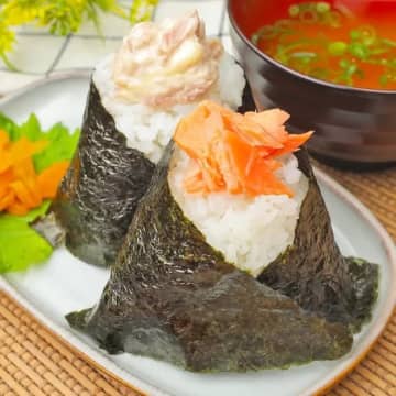 【おにぎりを最強に進化させる♡手軽なのに満足感ハンパないアレンジ4選】「コンビニ超え確定」「映える・うまい・簡単が全部入ってる！」