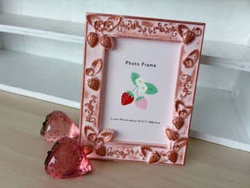 【セリア】シャビーシック風なピンクのストロベリーフレーム