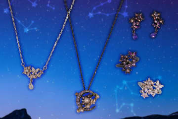 アナ スイ“カットガラスの星”きらめくアクセサリー、夜空の星と三日月に蝶が舞うネックレスなど