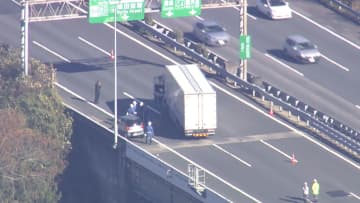 大型トラックが衝突　60代女性死亡　千葉・東関東自動車道