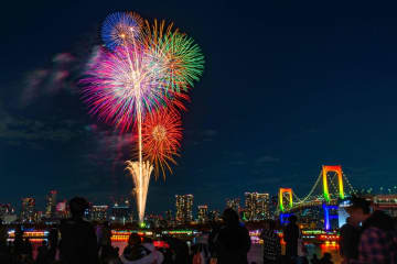 「お台場レインボー花火2025」明日12/6開幕！週末とクリスマスイブは19時に夜空を見上げて