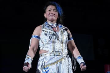 “不屈の青き龍”加藤園子、30年の激闘に幕！ 引退試合は水波綾と魂の肉弾戦、後楽園は涙の「園子コール」クラッシュ・ギャルズ、里村明衣子も見届けた最後の花道