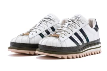 ベイプ×アディダス オリジナルス×クロットの「スーパースター」スニーカー、シャークソールで