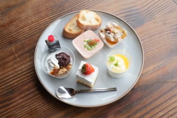 東京・八王子市内の飲食店13店舗が『明治R-1』使用のオリジナルメニュー提供　来年2月まで限定開催【冬の体調管理フェア】