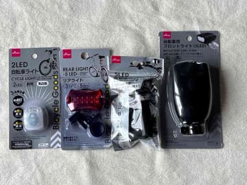 【ダイソー】110円で買える「自転車ライト」4種！取り付けがとても簡単な安全対策グッズをご紹介！