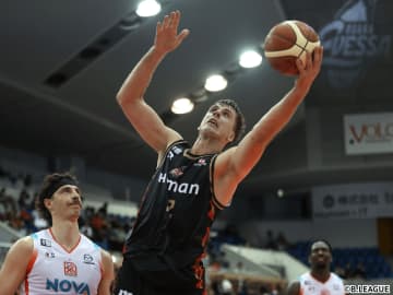 大阪がヴォーディミル・ゲルンをILから抹消…今季11.4得点のビッグマンは1カ月で復帰