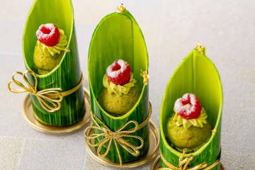 ヒルトン東京の正月スイーツ”まるで門松”竹風ホワイトチョコに抹茶シュークリーム