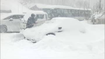 「憂鬱です…」今シーズン最強寒波で各地大雪、関東で最低気温　青森・酸ヶ湯では積雪106cm観測