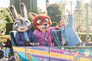 上戸彩がサプライズ登場！「ズートピア」ジュディ＆ニックと東京ディズニーランドでスペシャルグリーティング開催