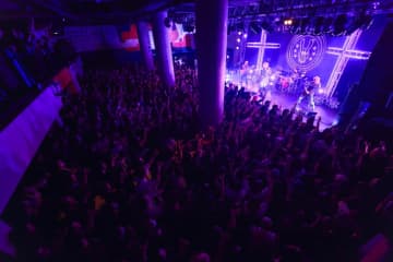 【ライヴレポート】LM.C、Aiji誕生日公演にしてツアー＜Gothic Mode＞ファイナルがド派手に大盛況「来年は20周年。悔い無きように」